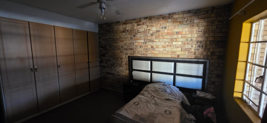 4 Bedroom Property for Sale in Kannoniers Park North West